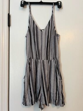 H&M Black and White Patterned Sleeveless Romper